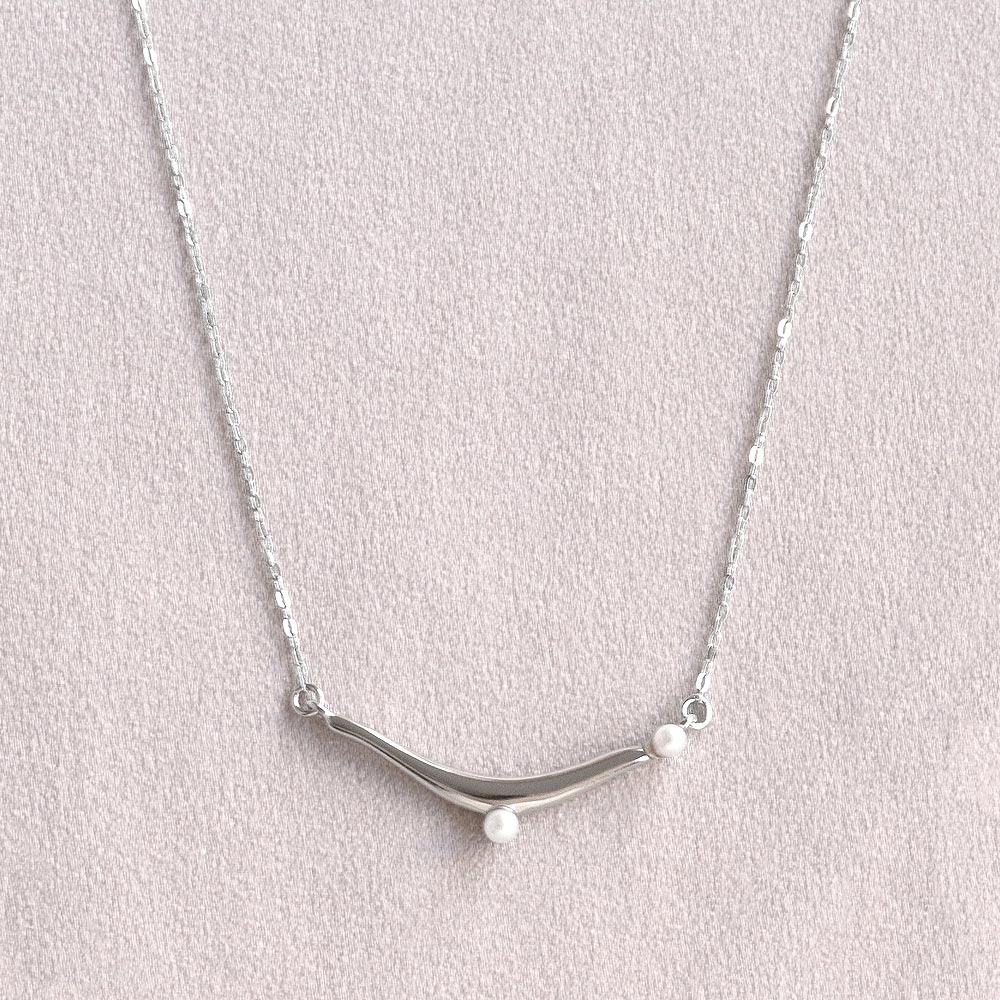 Freshwater Pearl Detail Curved Bar Necklace - osewaya
