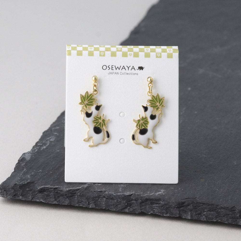 Green Momiji and Cat Earrings - osewaya