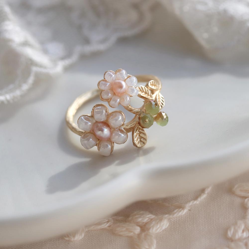 Flower and Berry Twig Ring - osewaya